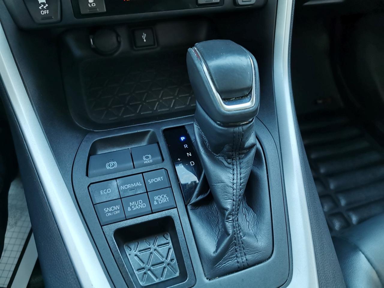 2022 Toyota RAV4 XLE AWD Photo