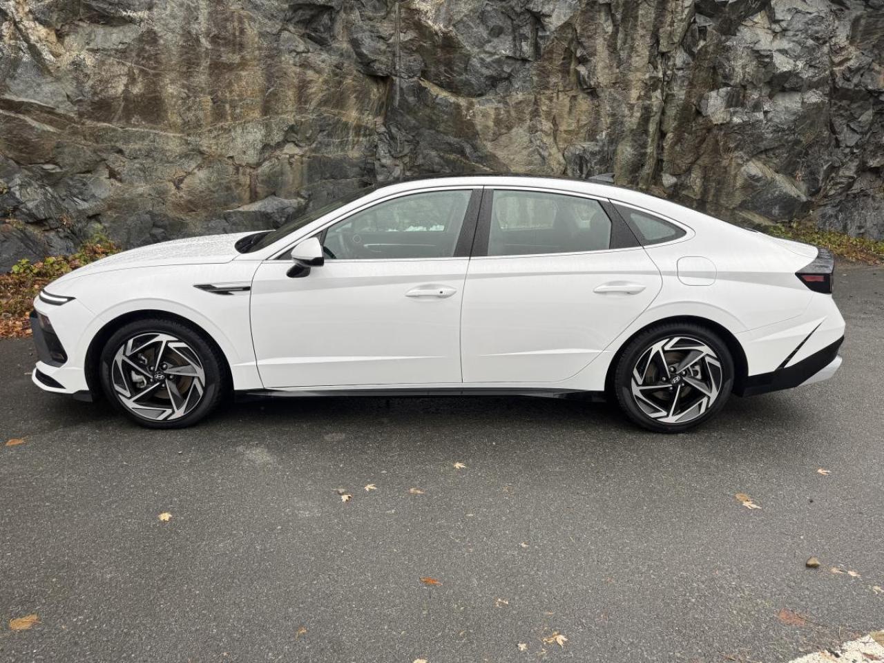 2025 Hyundai Sonata 2.5L Preferred-Trend AWD Photo3