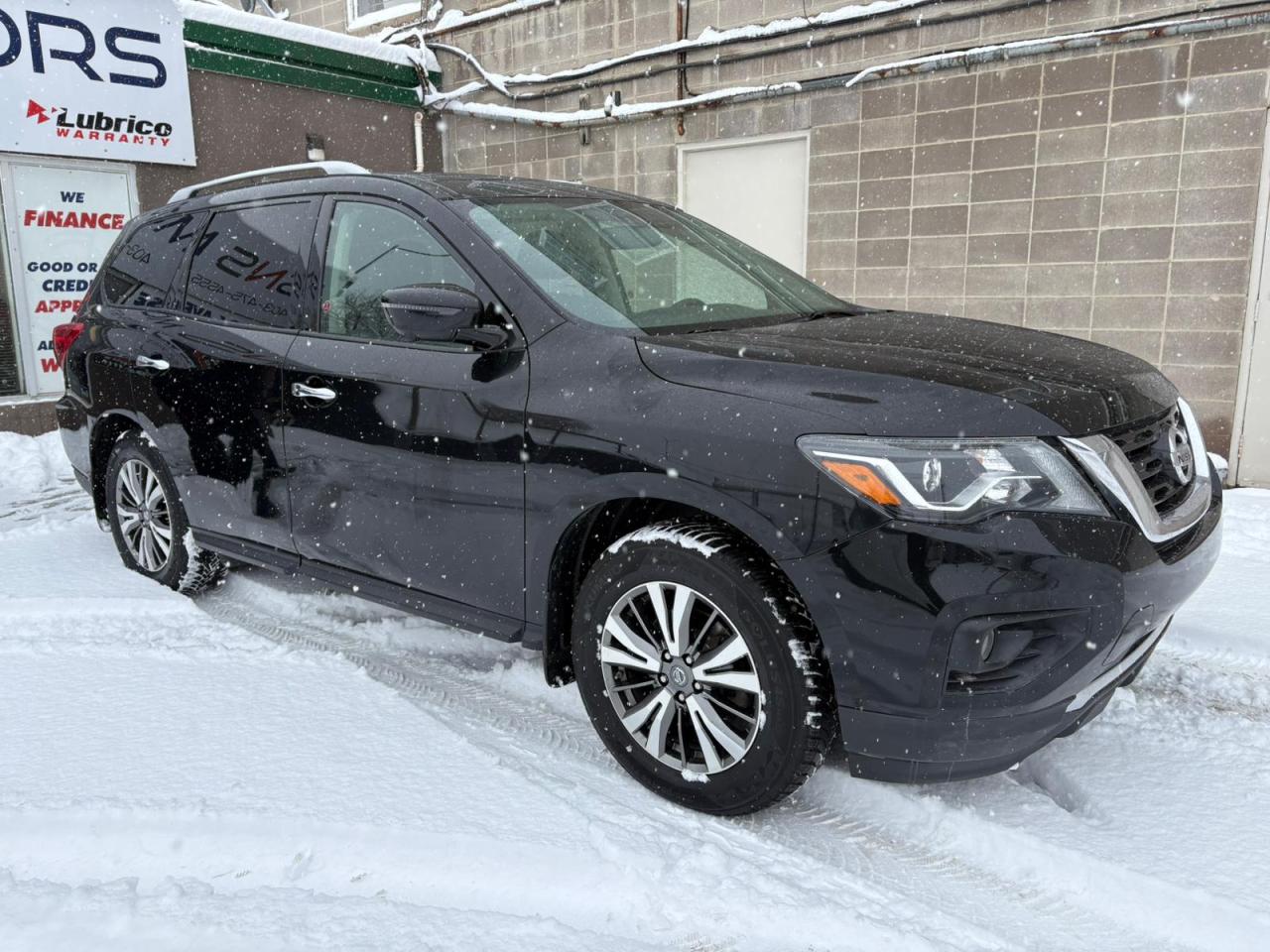 Used 2018 Nissan Pathfinder 4x4 S for sale in Calgary, AB