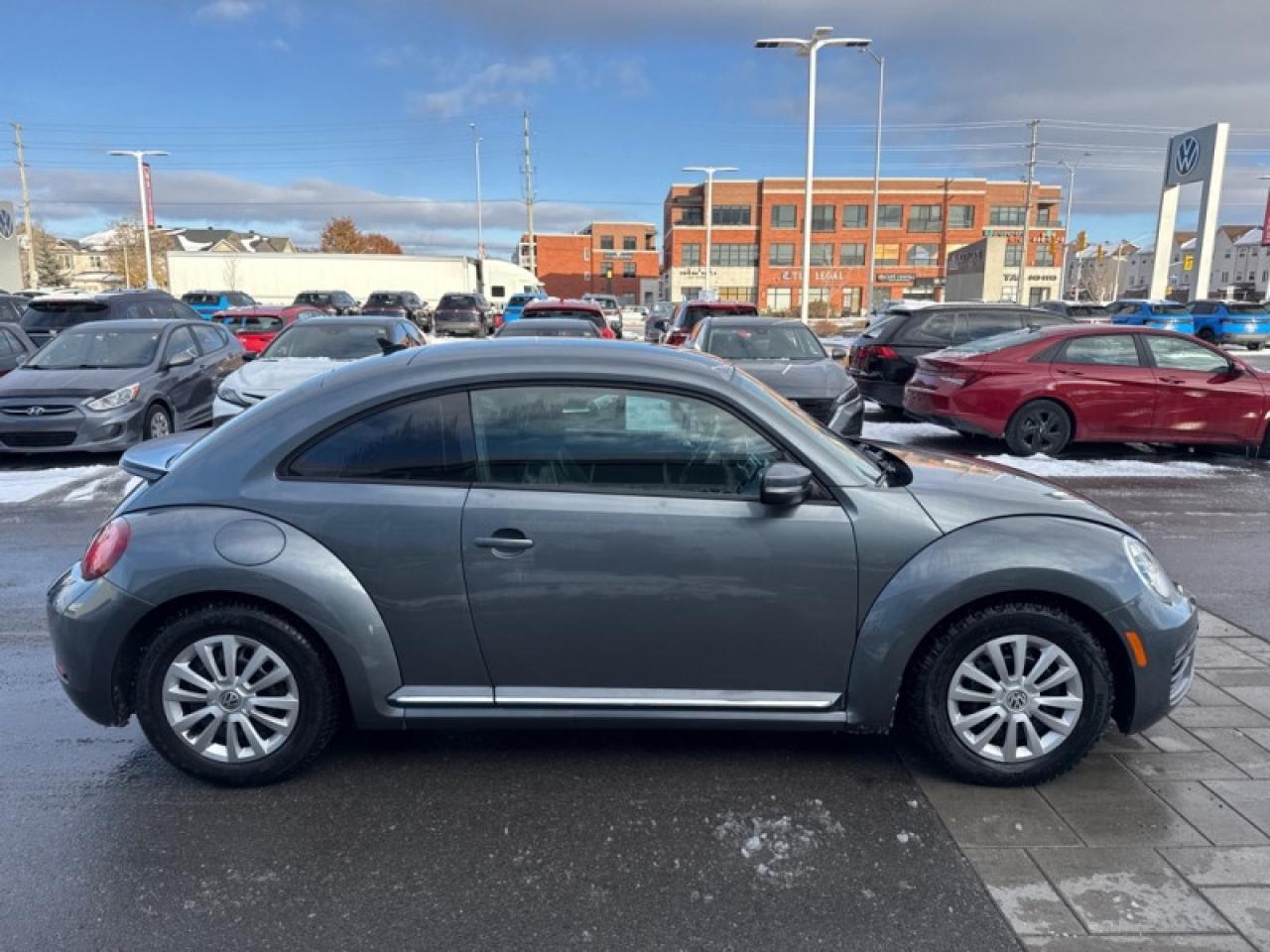 2017 Volkswagen Beetle Coupe Trendline 1.8T 6sp at w/ Tip Photo