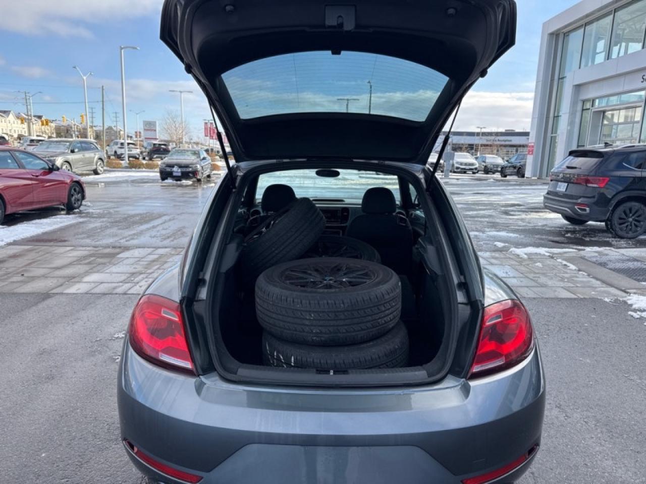 2017 Volkswagen Beetle Coupe Trendline 1.8T 6sp at w/ Tip Photo