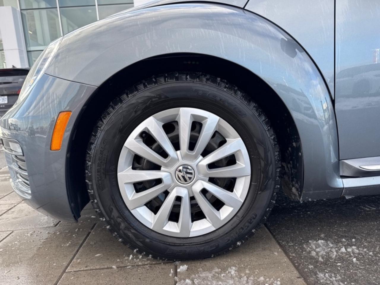 2017 Volkswagen Beetle Coupe Trendline 1.8T 6sp at w/ Tip Photo