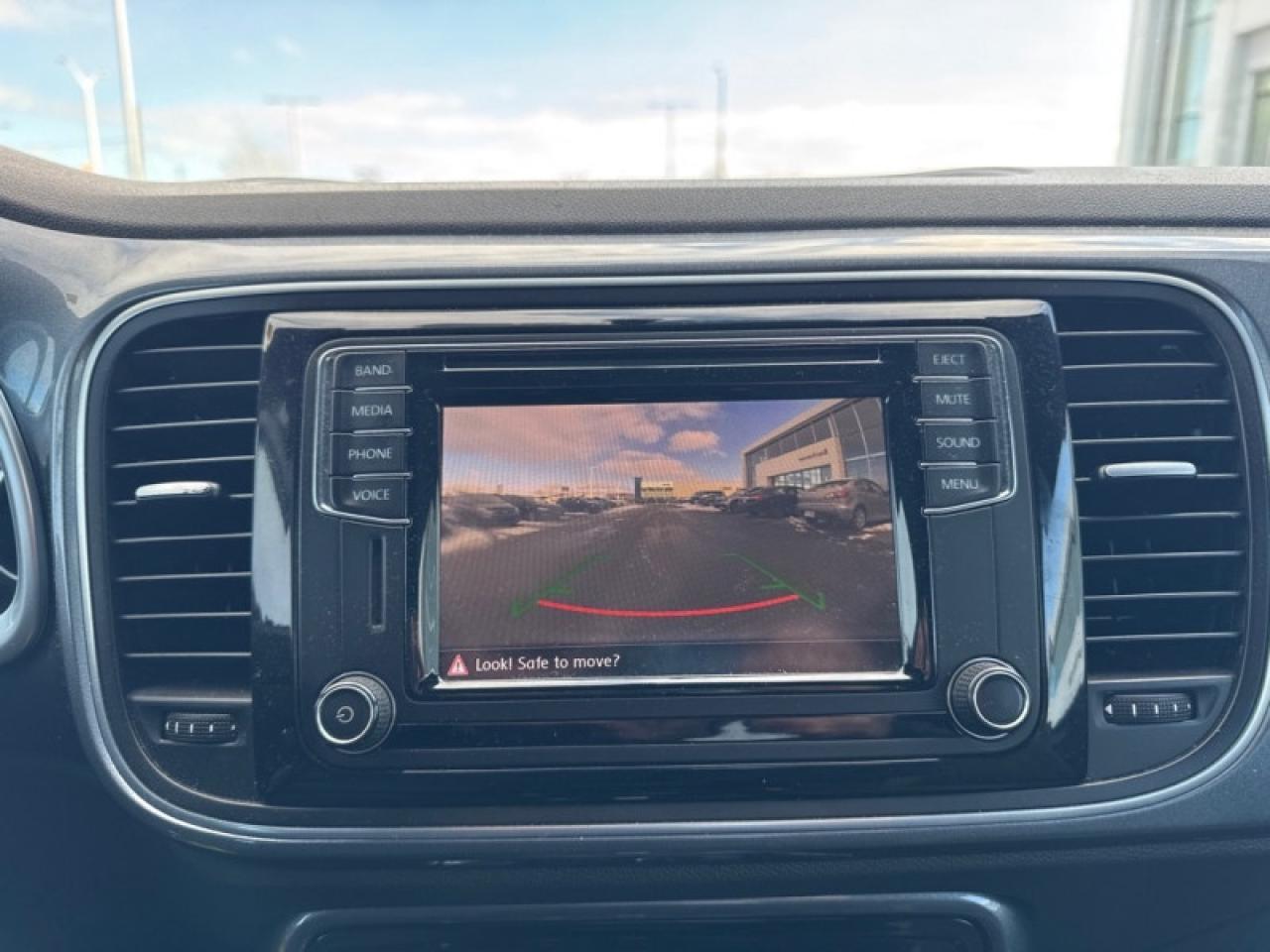 2017 Volkswagen Beetle Coupe Trendline 1.8T 6sp at w/ Tip Photo