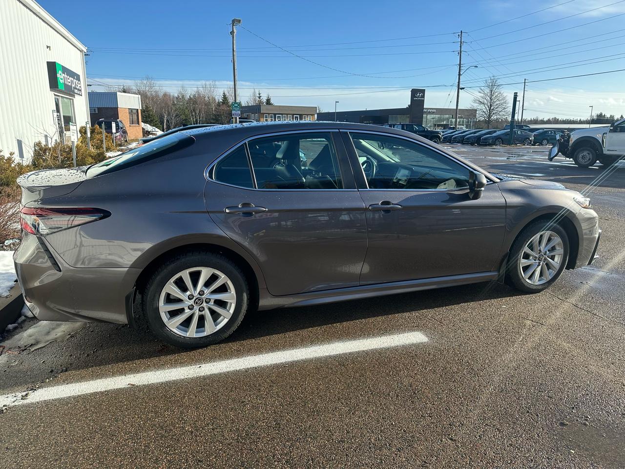 2023 Toyota Camry SE Photo3