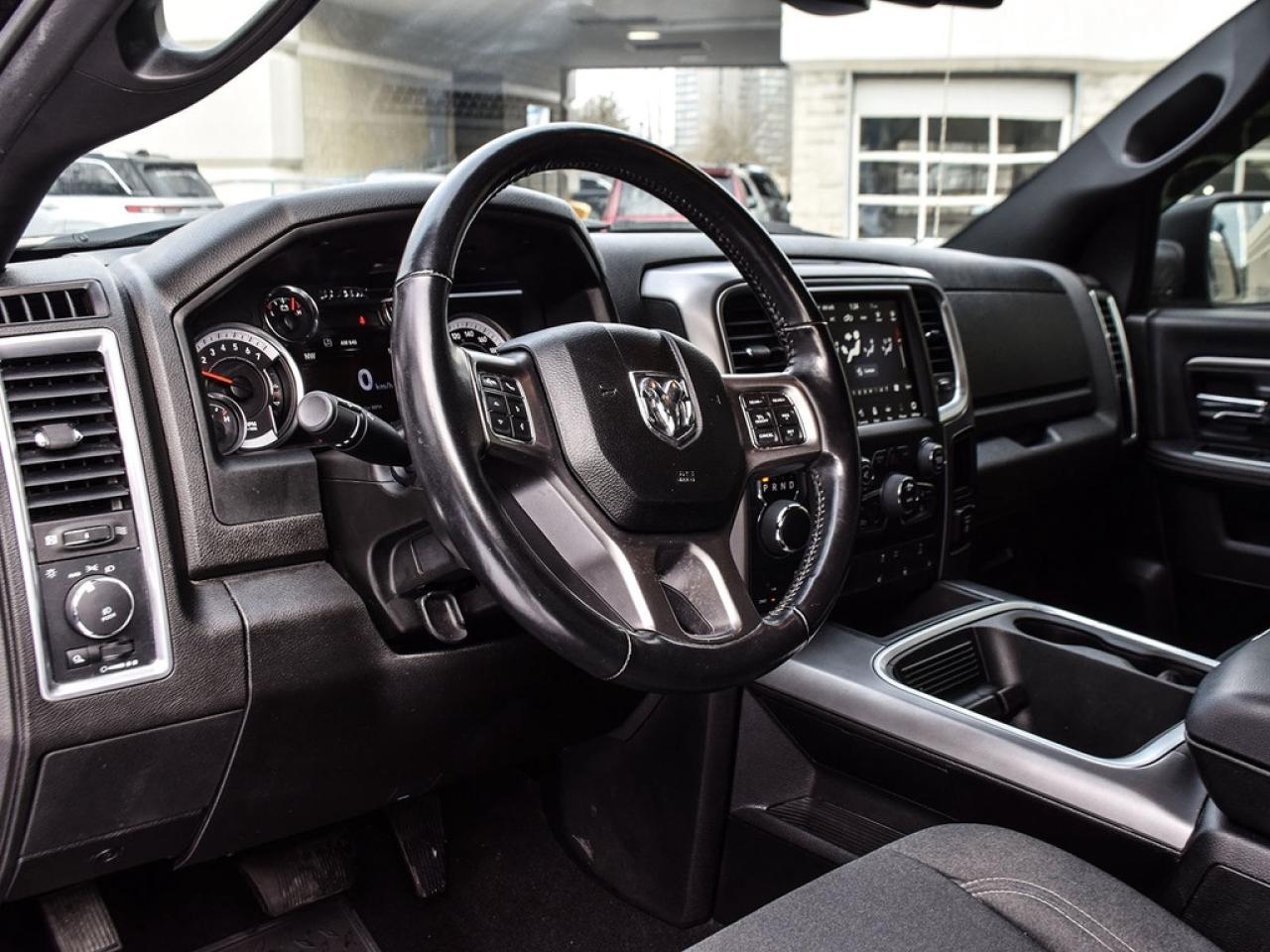 2022 RAM 1500 Classic SLT |WARLOCKI|20SBLACK|PUSHSTART|8.4NAV|HSEAT|BUCKETS| Photo