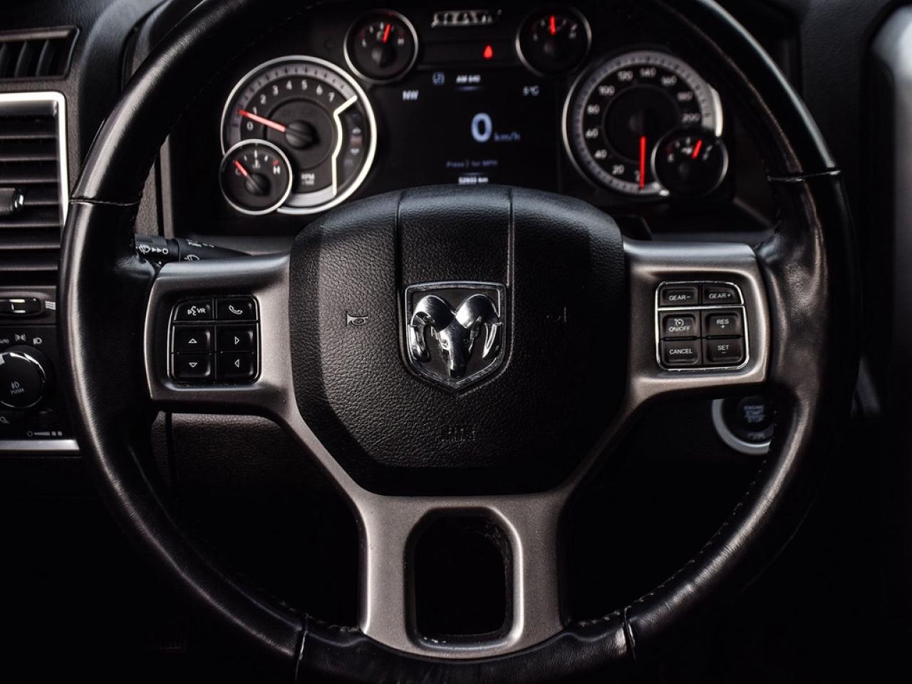 2022 RAM 1500 Classic SLT |WARLOCKI|20SBLACK|PUSHSTART|8.4NAV|HSEAT|BUCKETS| Photo