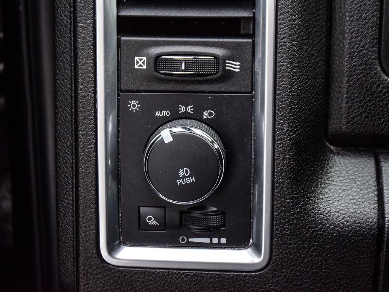 2022 RAM 1500 Classic SLT |WARLOCKI|20SBLACK|PUSHSTART|8.4NAV|HSEAT|BUCKETS| Photo