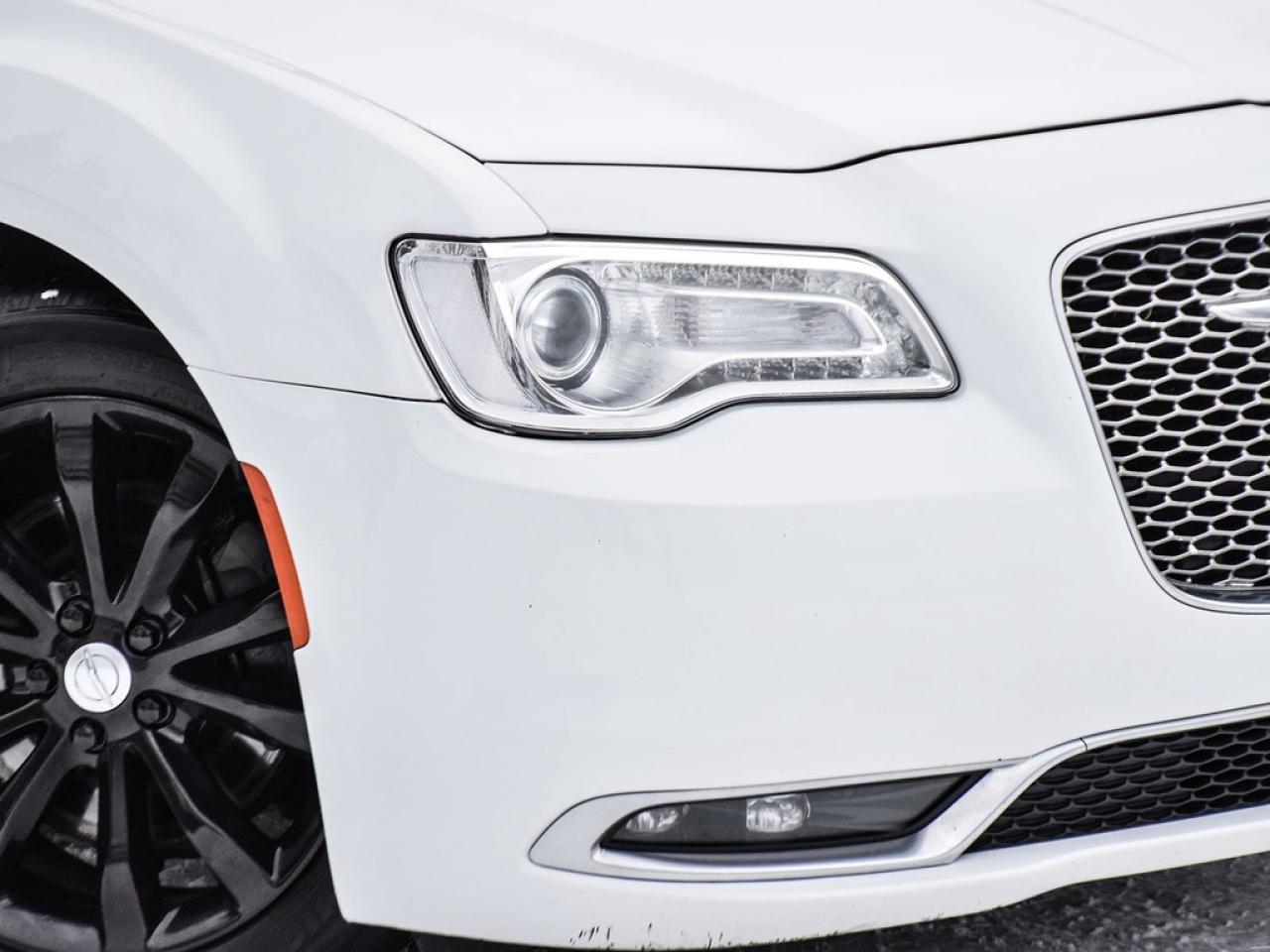 2017 Chrysler 300 C Platinum |300CPLATINUM|8.4NAV|PANOROOF|AWD|19S|HKSOUND| Photo3