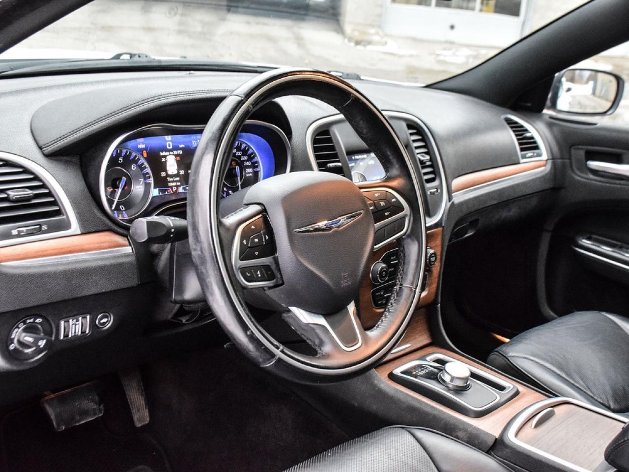 2017 Chrysler 300 C Platinum |300CPLATINUM|8.4NAV|PANOROOF|AWD|19S|HKSOUND| Photo