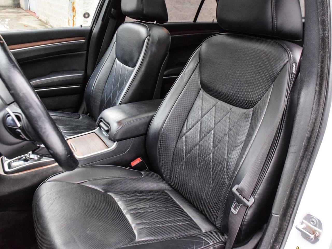 2017 Chrysler 300 C Platinum |300CPLATINUM|8.4NAV|PANOROOF|AWD|19S|HKSOUND| Photo