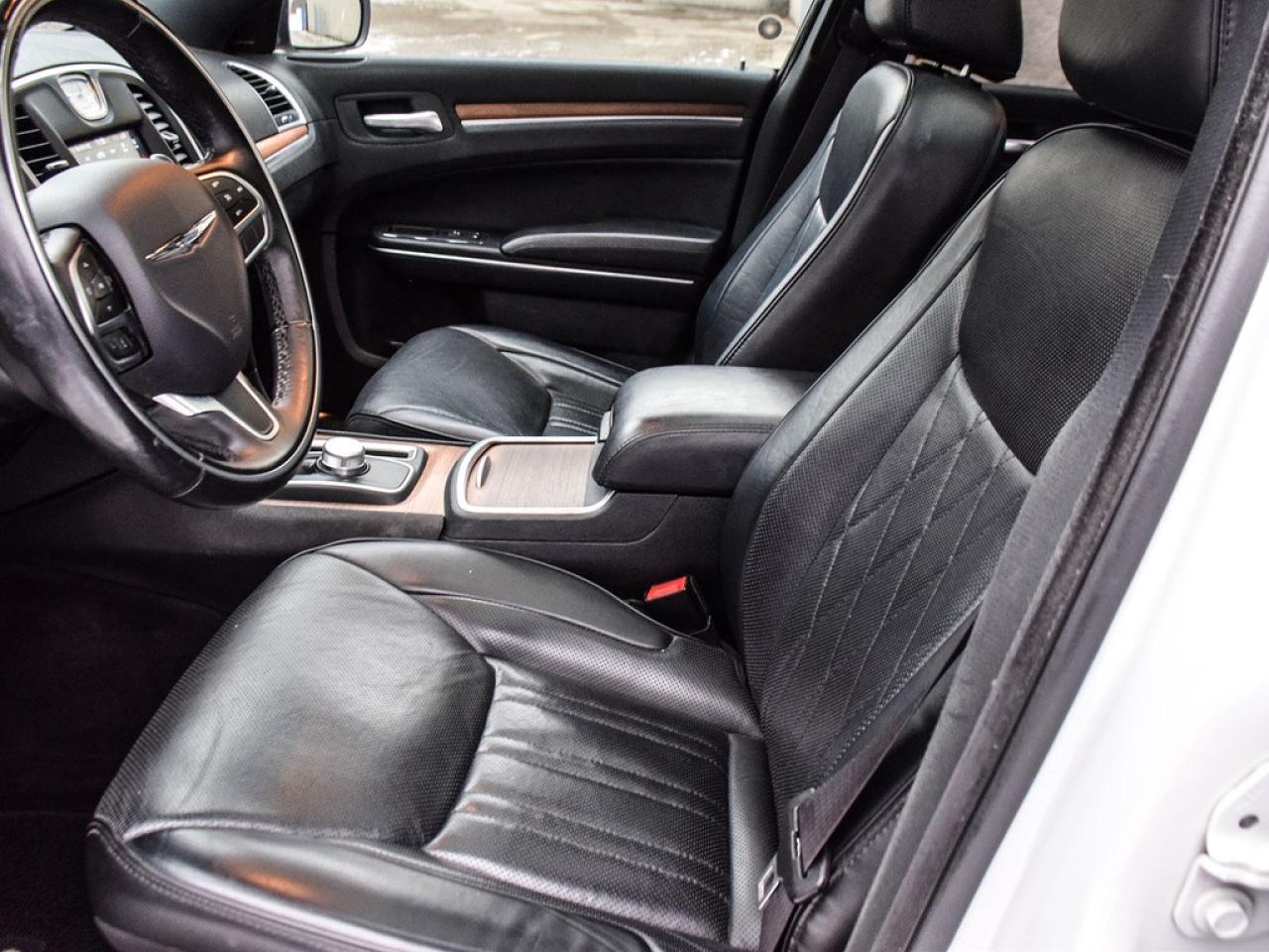 2017 Chrysler 300 C Platinum |300CPLATINUM|8.4NAV|PANOROOF|AWD|19S|HKSOUND| Photo