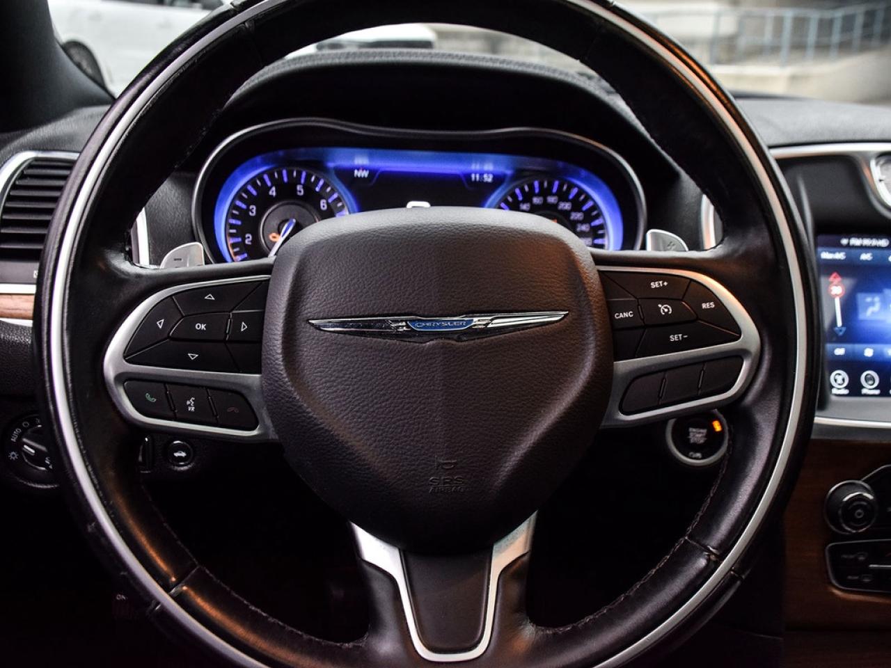 2017 Chrysler 300 C Platinum |300CPLATINUM|8.4NAV|PANOROOF|AWD|19S|HKSOUND| Photo