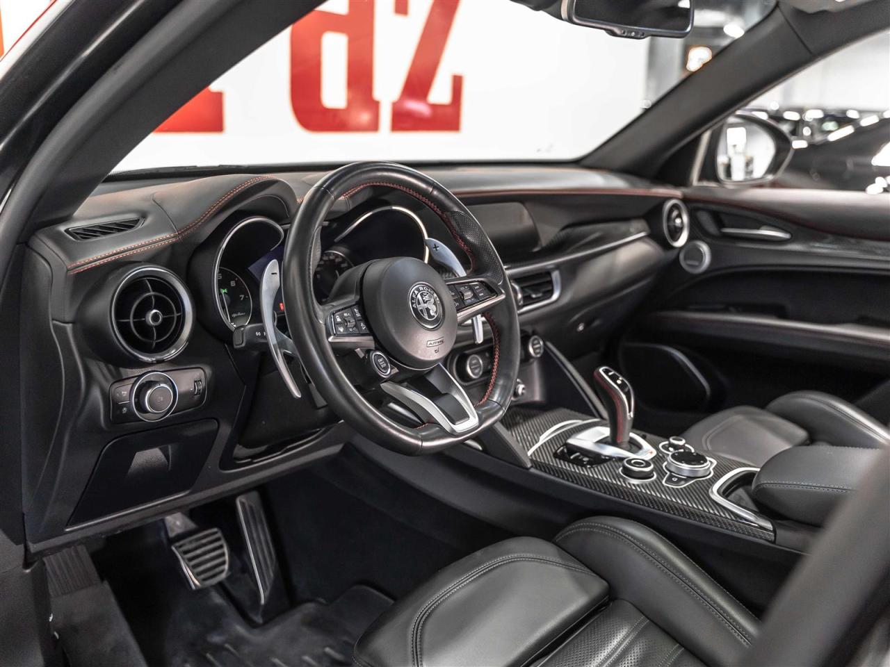 2023 Alfa Romeo Stelvio ESTREMA|Q4|CARBON EXTERIOR PKG|HARMAN KARDON|BLINDSPOT|ADAPT CRUISE Photo4