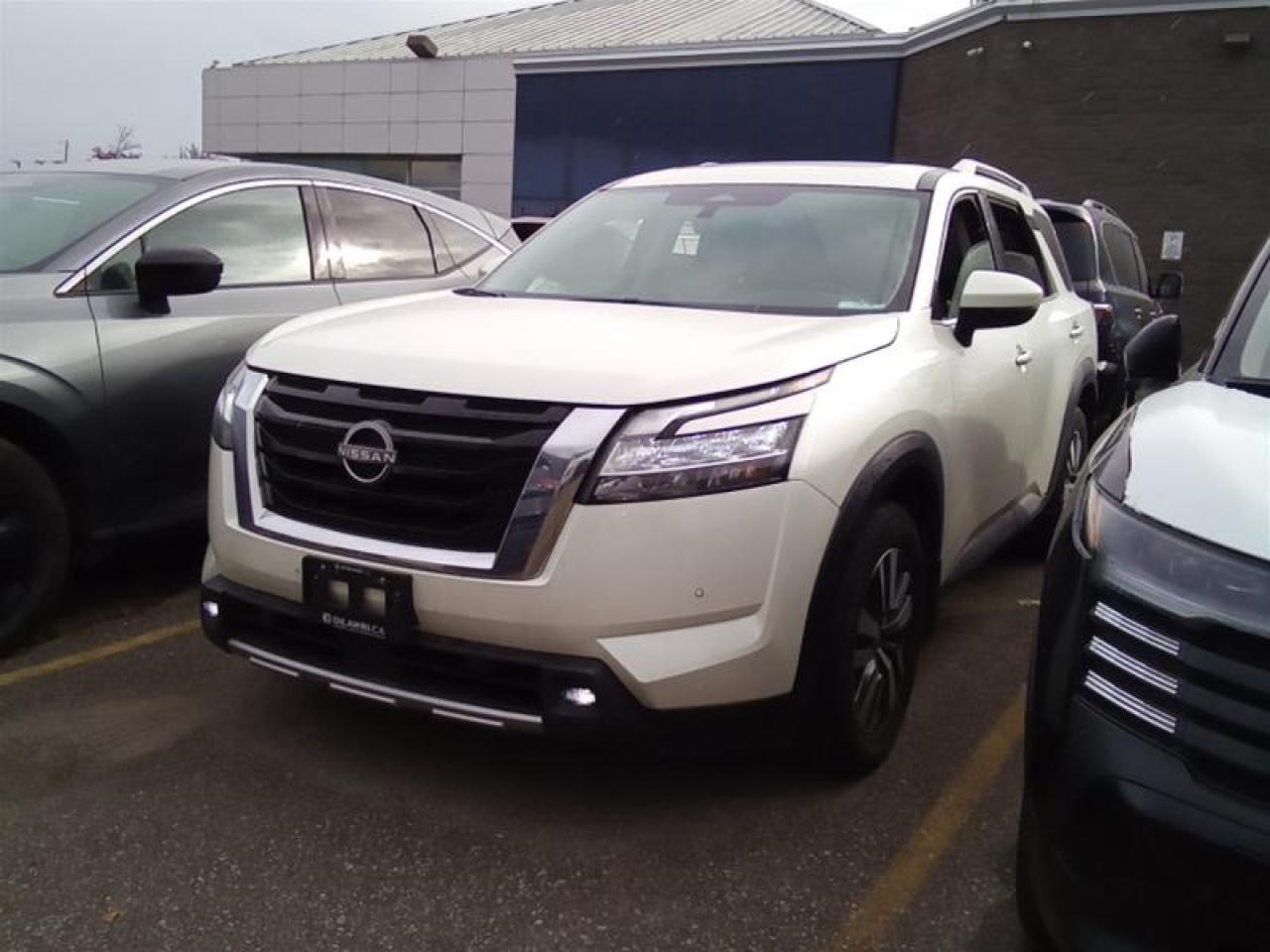 2023 Nissan Pathfinder SL V6 4x4 at Photo0