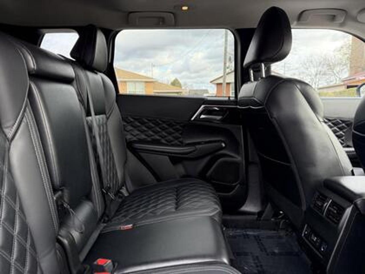 2023 Mitsubishi Outlander Phev SEL S-AWC Photo