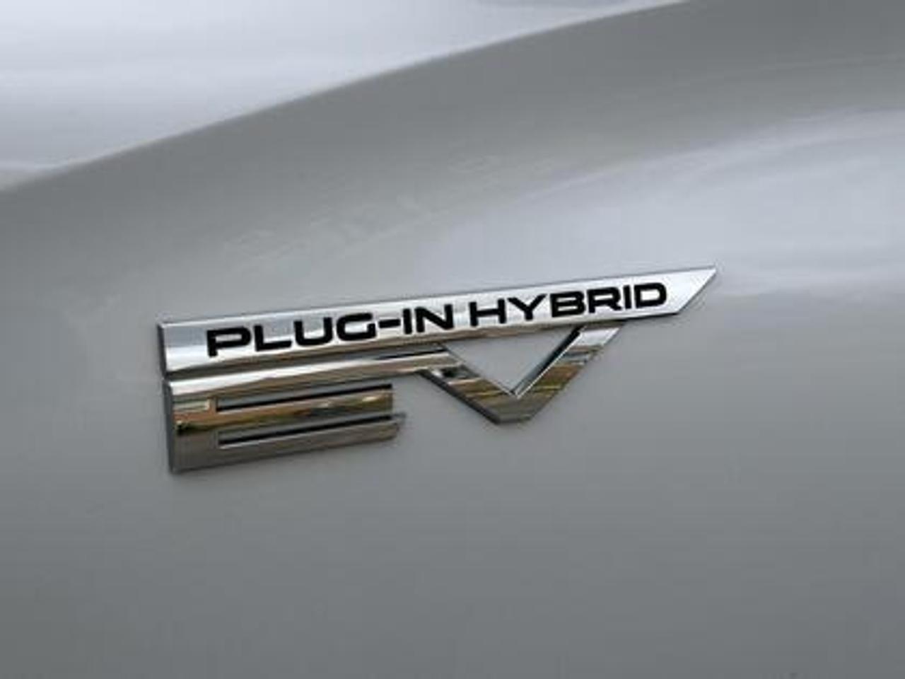 2023 Mitsubishi Outlander Phev SEL S-AWC Photo