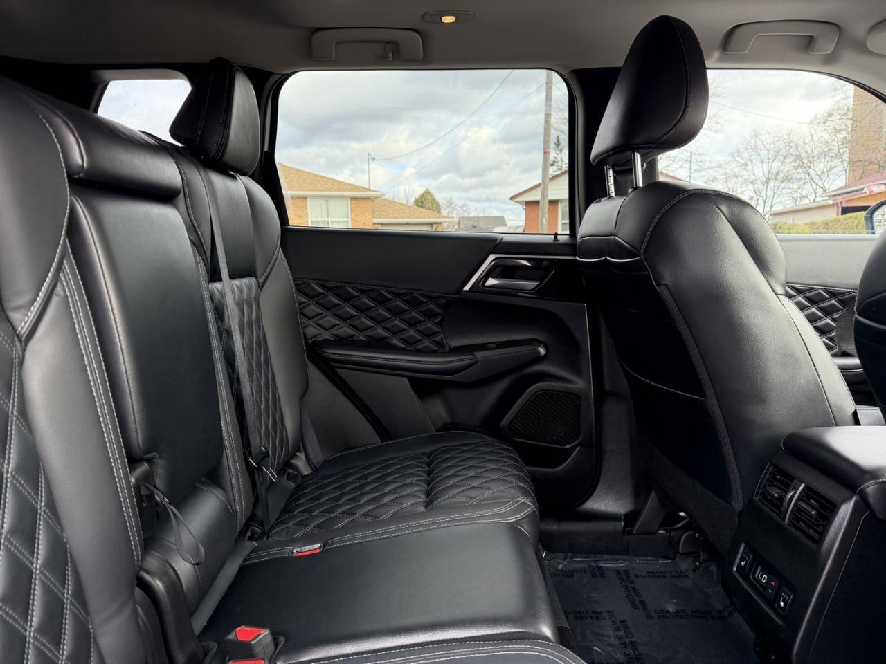 2023 Mitsubishi Outlander Phev SEL S-AWC Photo