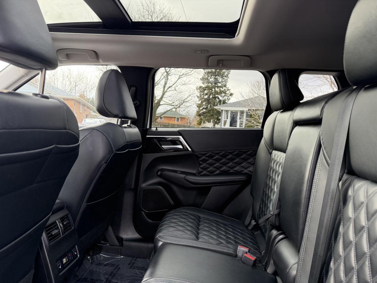 2023 Mitsubishi Outlander Phev SEL S-AWC Photo