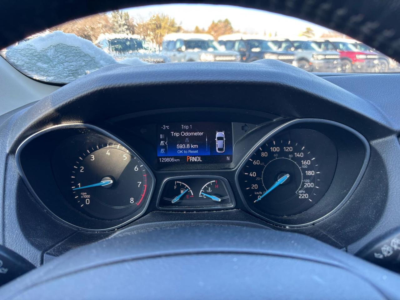 2017 Ford Focus LOCAL TRADE, LOW KM'S!  HEATED SEATS AND WHEEL! Photo