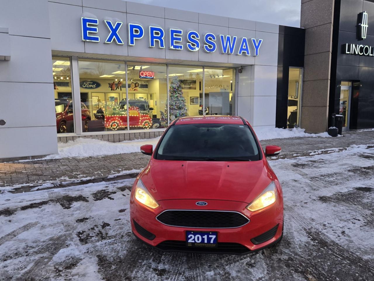 2017 Ford Focus LOCAL TRADE, LOW KM'S!  HEATED SEATS AND WHEEL! Photo