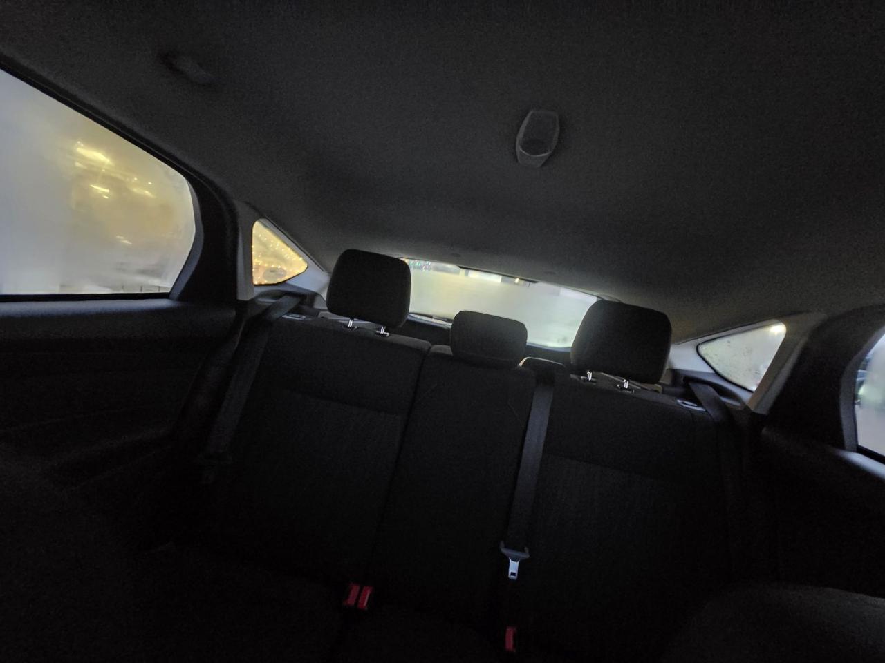 2017 Ford Focus LOCAL TRADE, LOW KM'S!  HEATED SEATS AND WHEEL! Photo