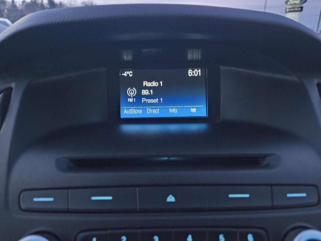 2017 Ford Focus LOCAL TRADE, LOW KM'S!  HEATED SEATS AND WHEEL! Photo