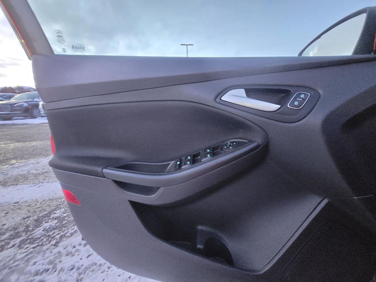 2017 Ford Focus LOCAL TRADE, LOW KM'S!  HEATED SEATS AND WHEEL! Photo