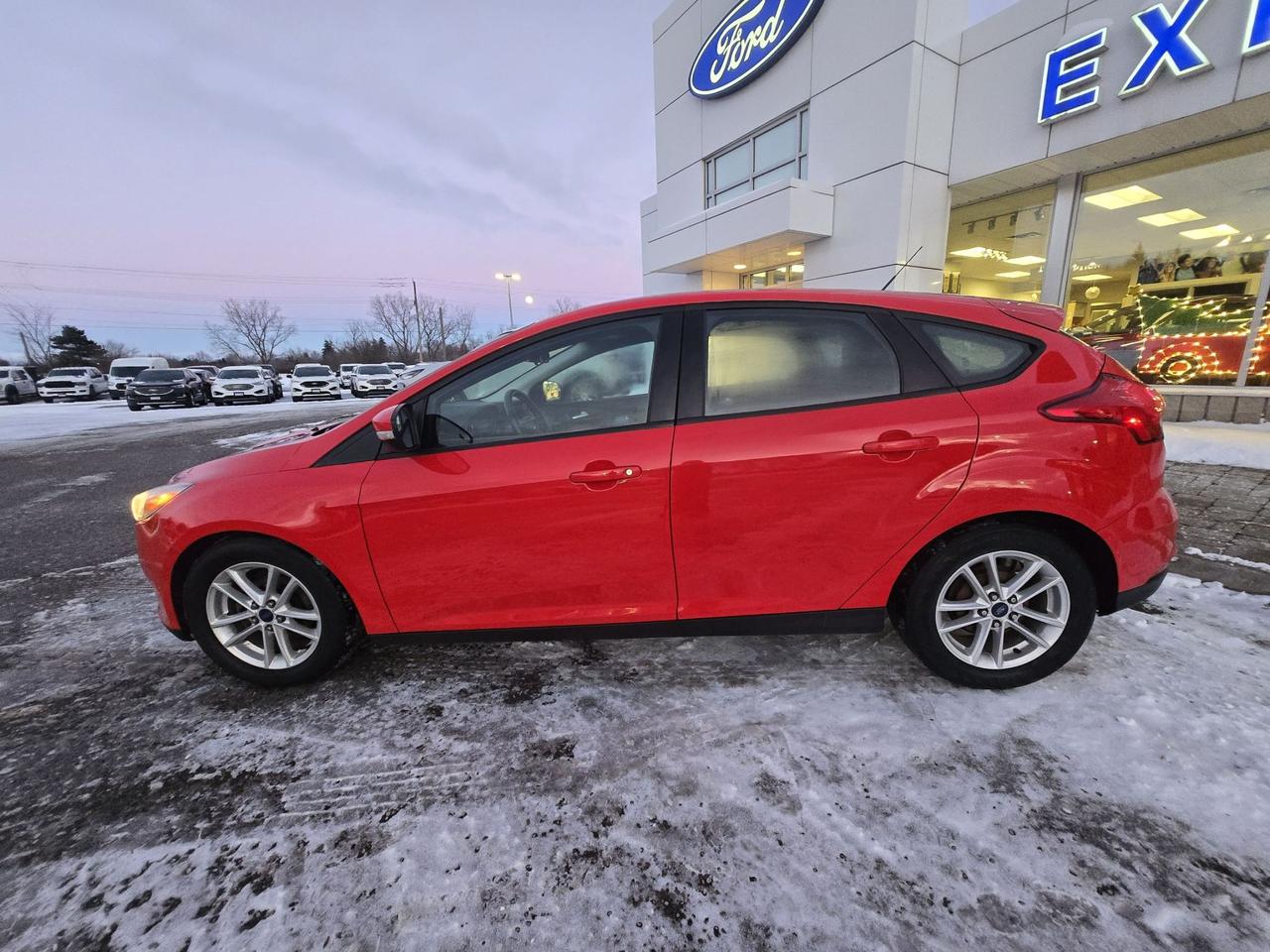 2017 Ford Focus LOCAL TRADE, LOW KM'S!  HEATED SEATS AND WHEEL! Photo2