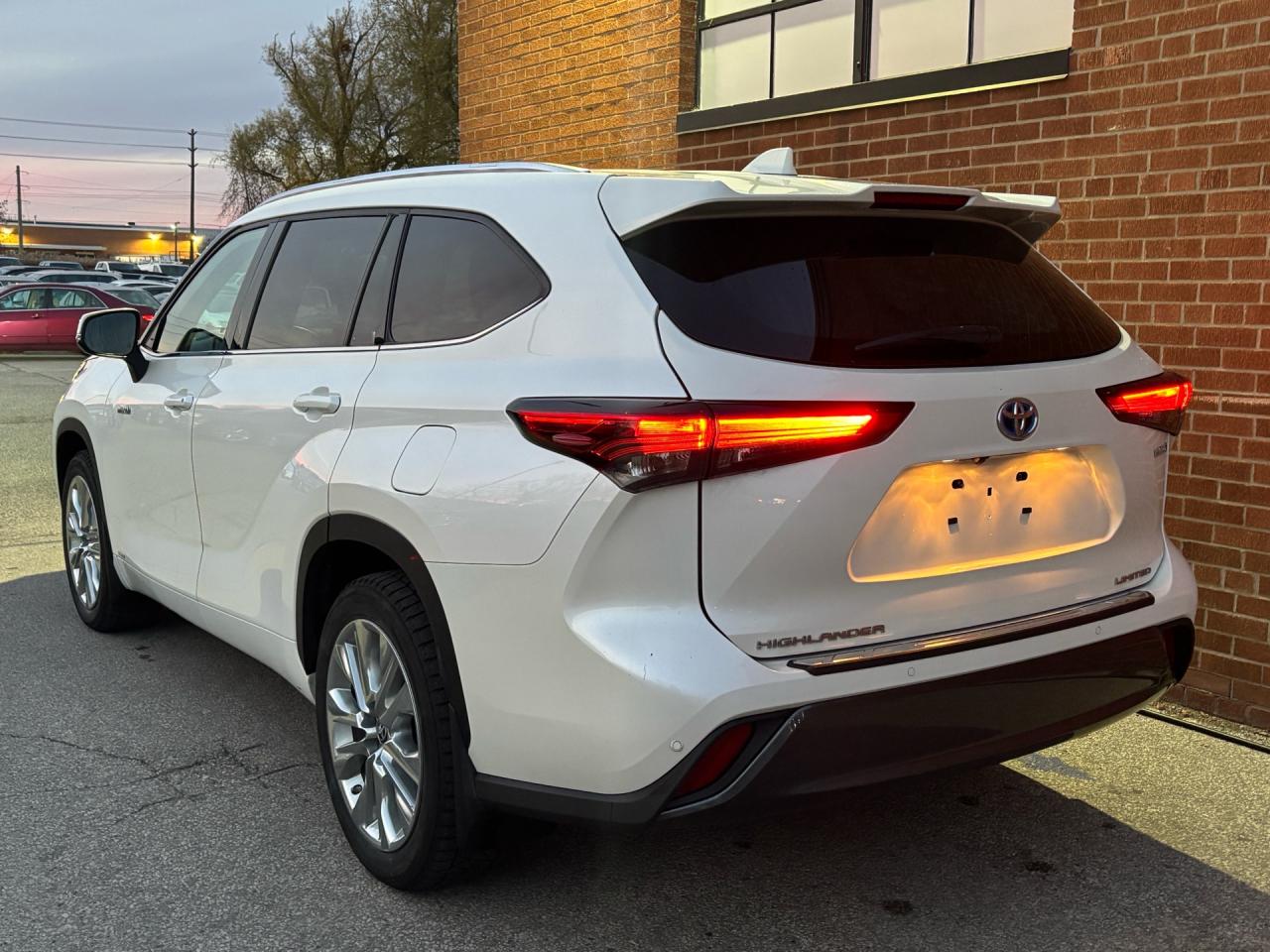 2021 Toyota Highlander HYBRID Limited AWD Photo