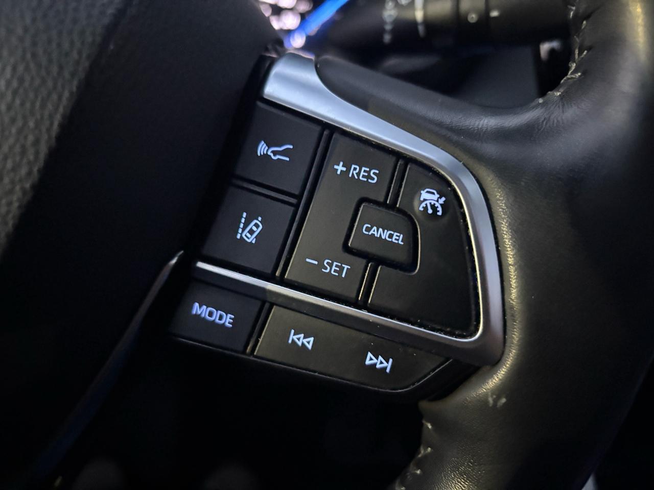 2021 Toyota Highlander HYBRID Limited AWD Photo