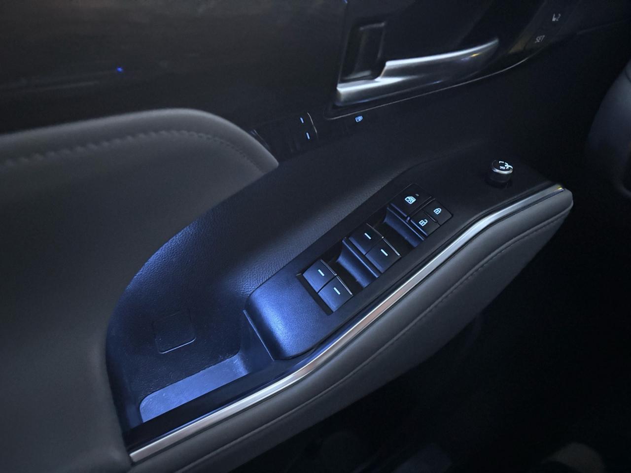 2021 Toyota Highlander HYBRID Limited AWD Photo