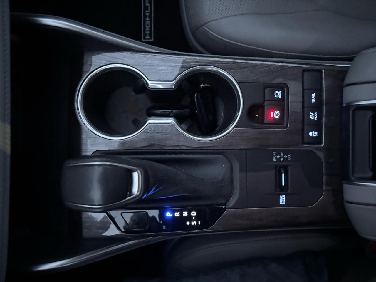 2021 Toyota Highlander HYBRID Limited AWD Photo