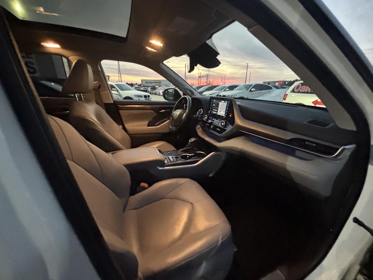 2021 Toyota Highlander HYBRID Limited AWD Photo