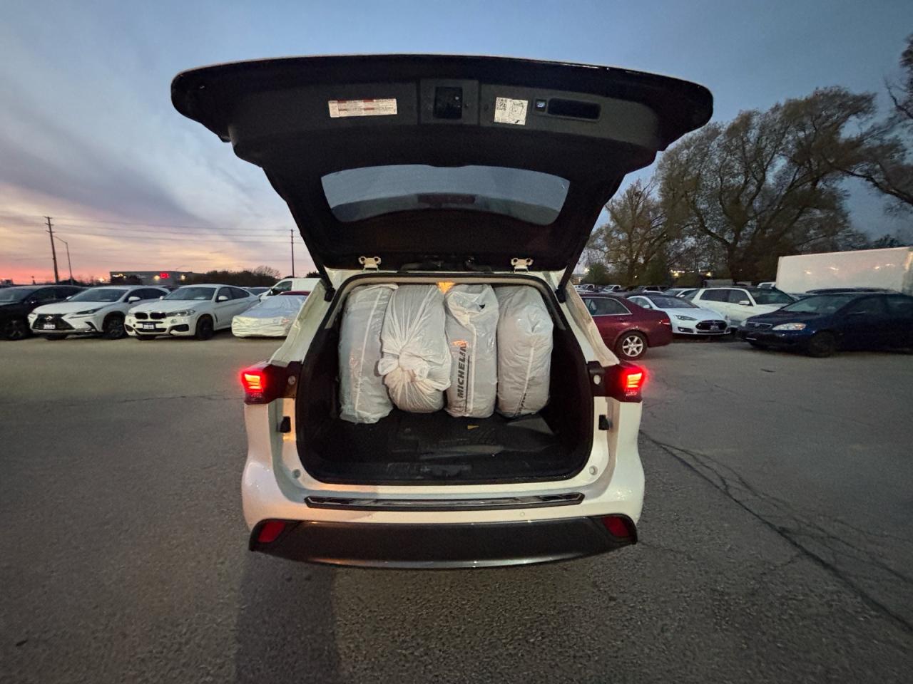 2021 Toyota Highlander HYBRID Limited AWD Photo