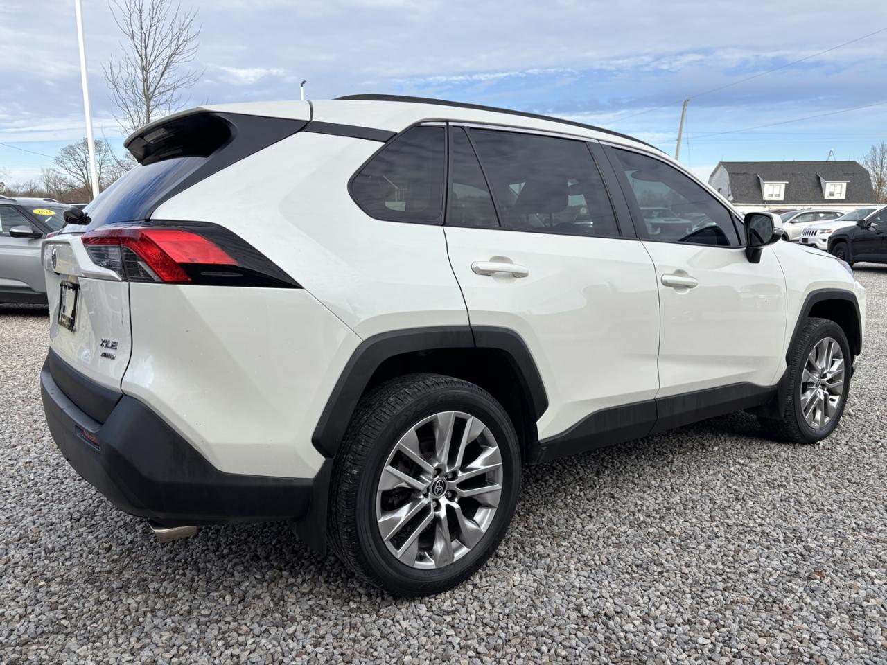 2022 Toyota RAV4 XLE AWD Photo4