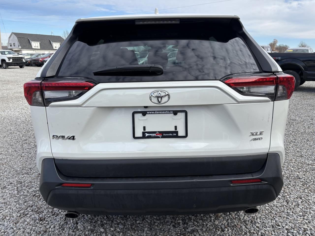 2022 Toyota RAV4 XLE AWD Photo3