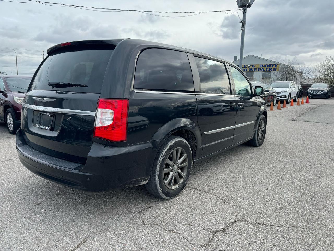 2015 Chrysler Town & Country S - Photo #5