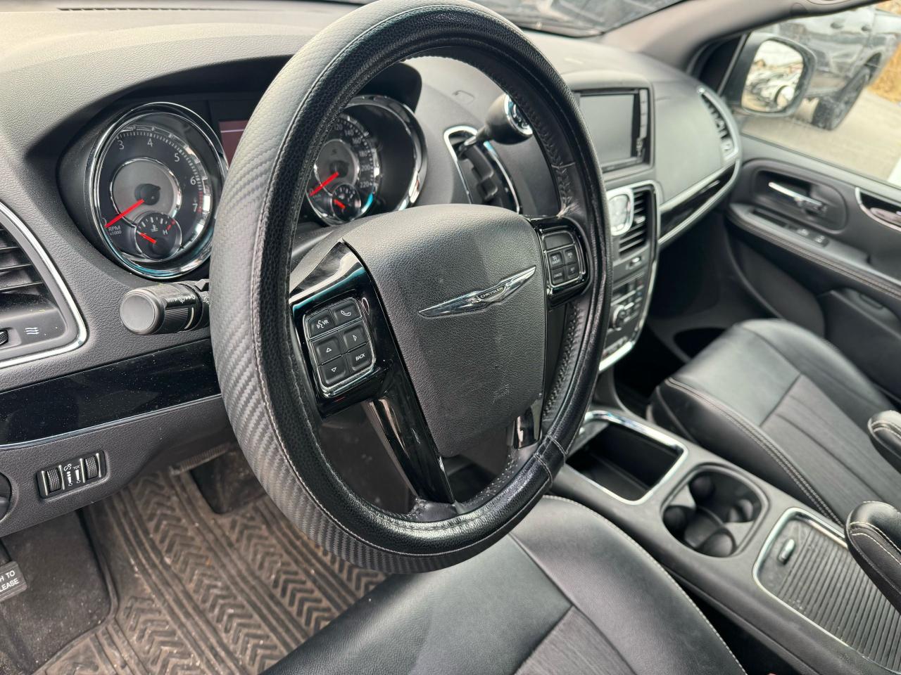 2015 Chrysler Town & Country S - Photo #9