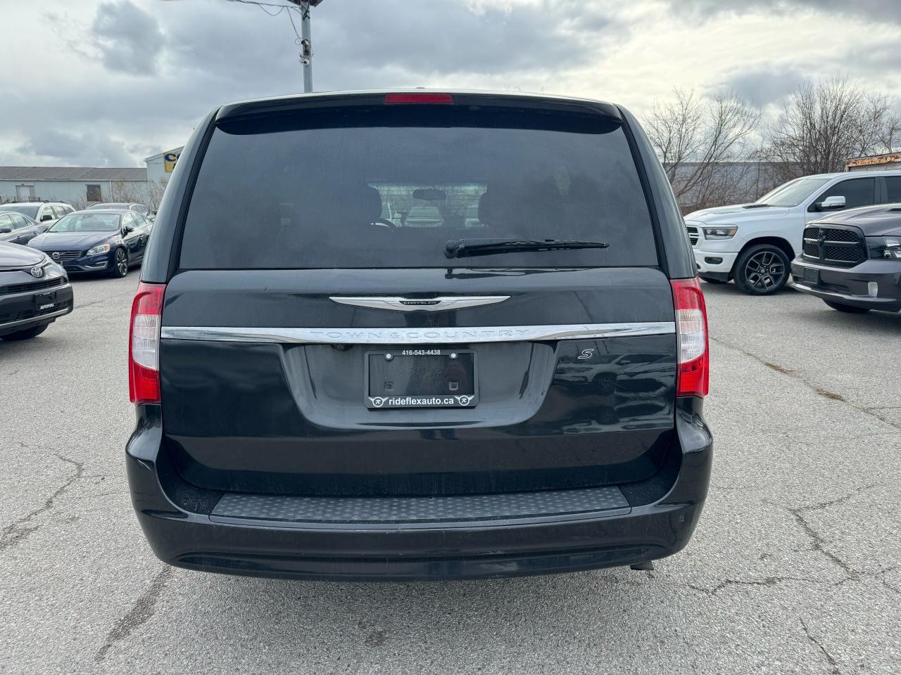 2015 Chrysler Town & Country S - Photo #6