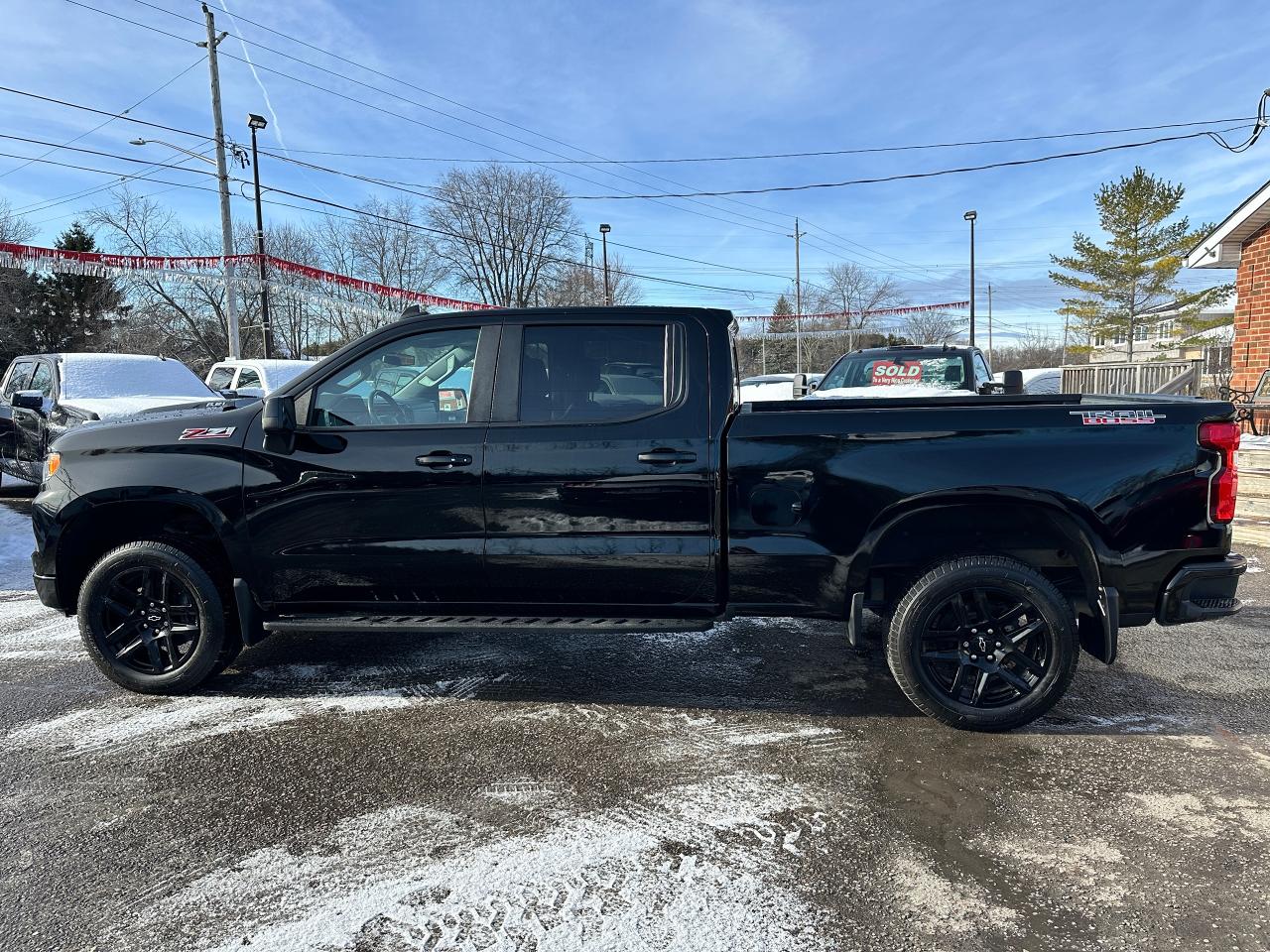2022 Chevrolet Silverado 1500 LT TrailBoss4x4 6.2L HTD-LTHR Sunroof XM BackupCam Photo2