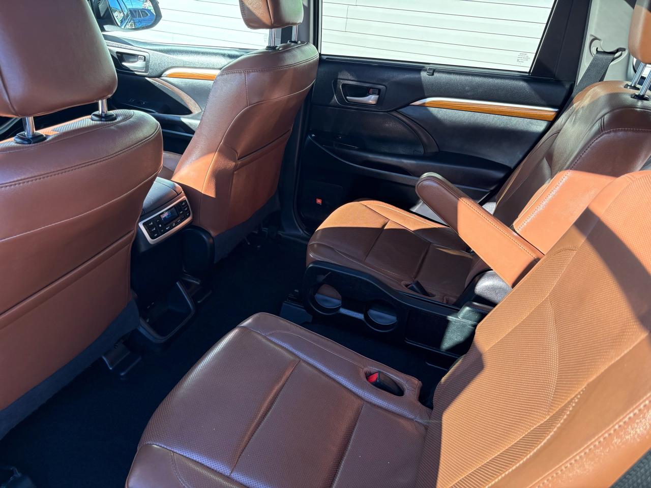 2017 Toyota Highlander LIMITED  - Photo #10