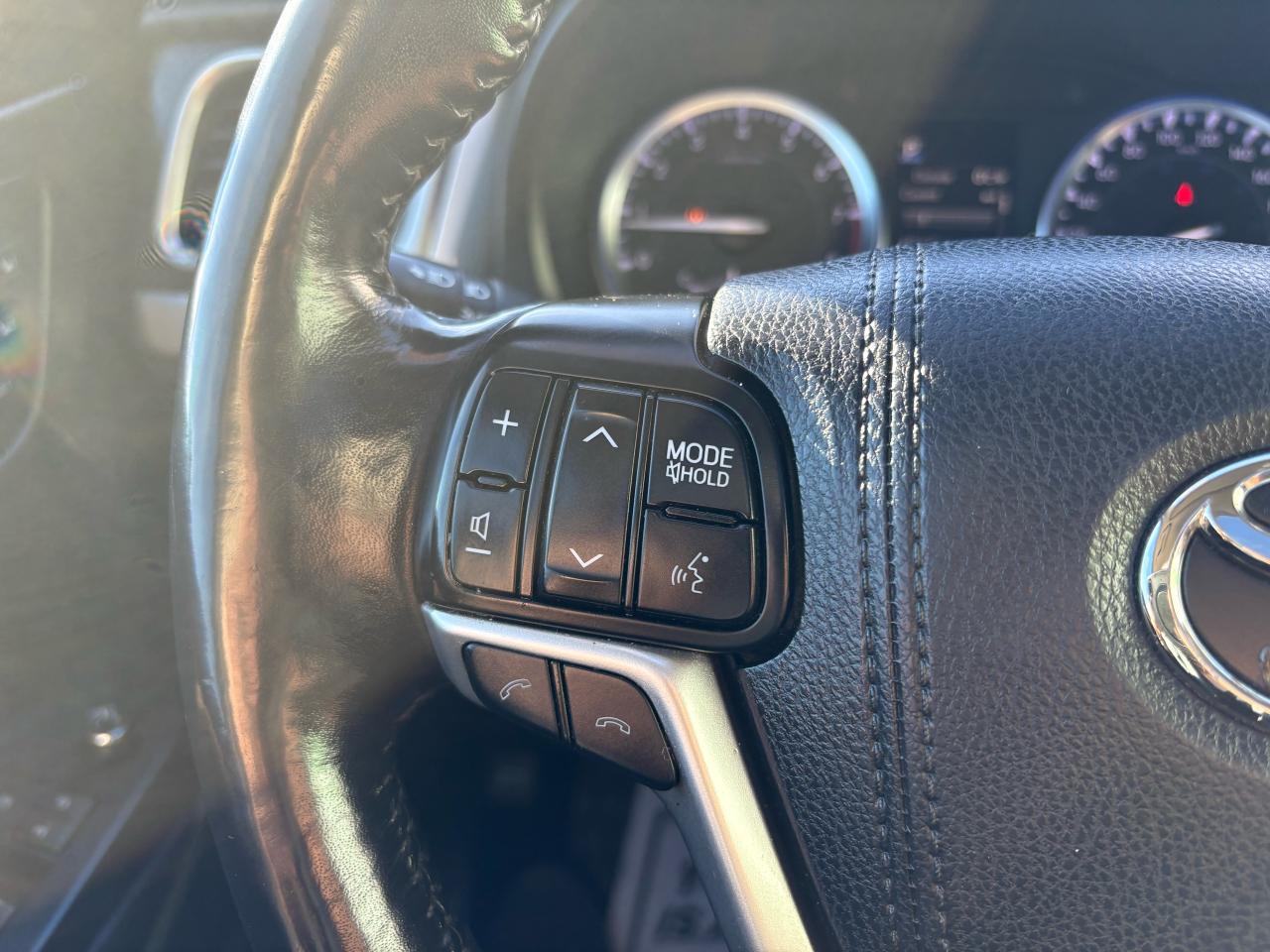 2017 Toyota Highlander LIMITED  - Photo #13