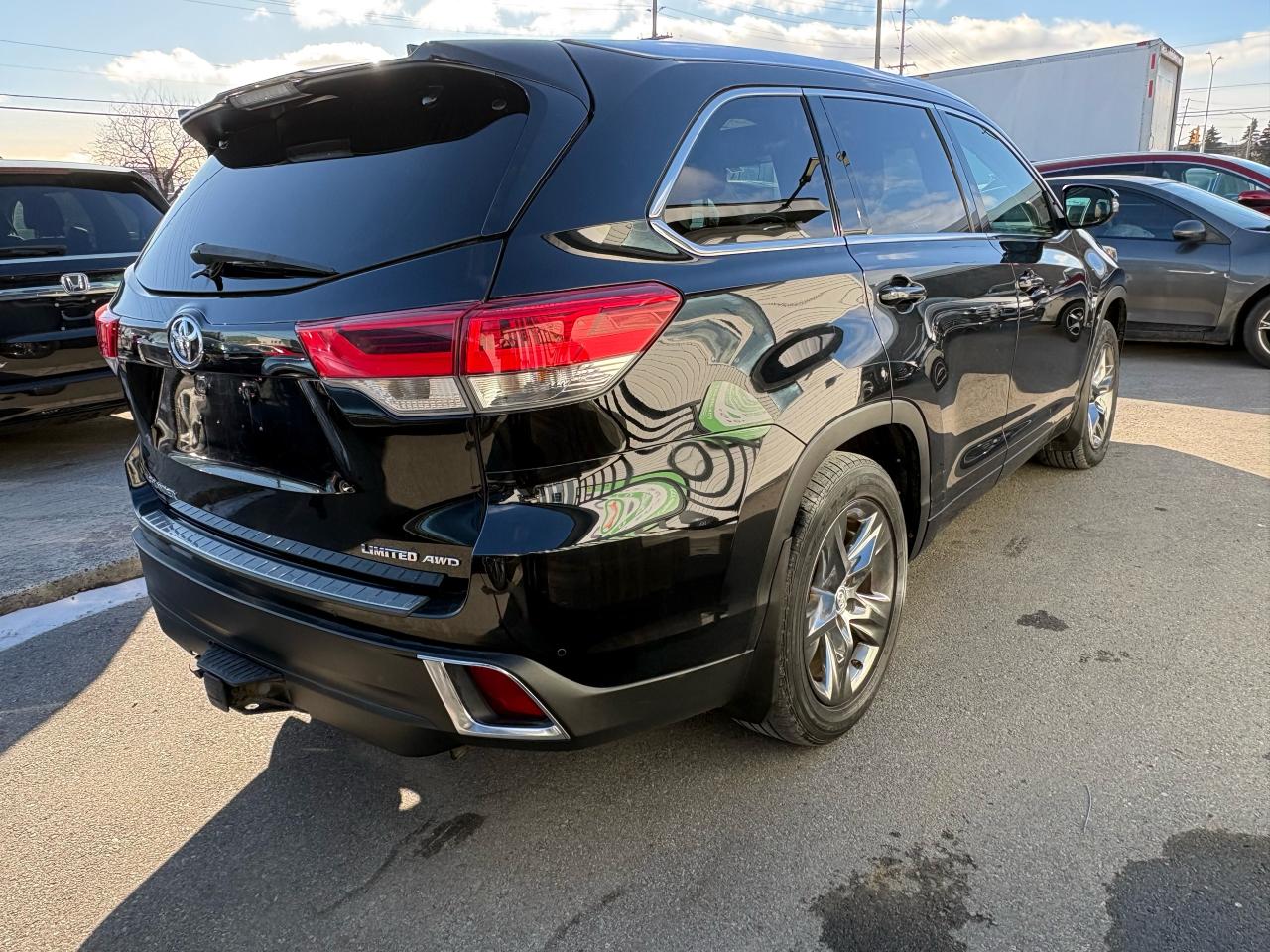 2017 Toyota Highlander LIMITED  - Photo #5
