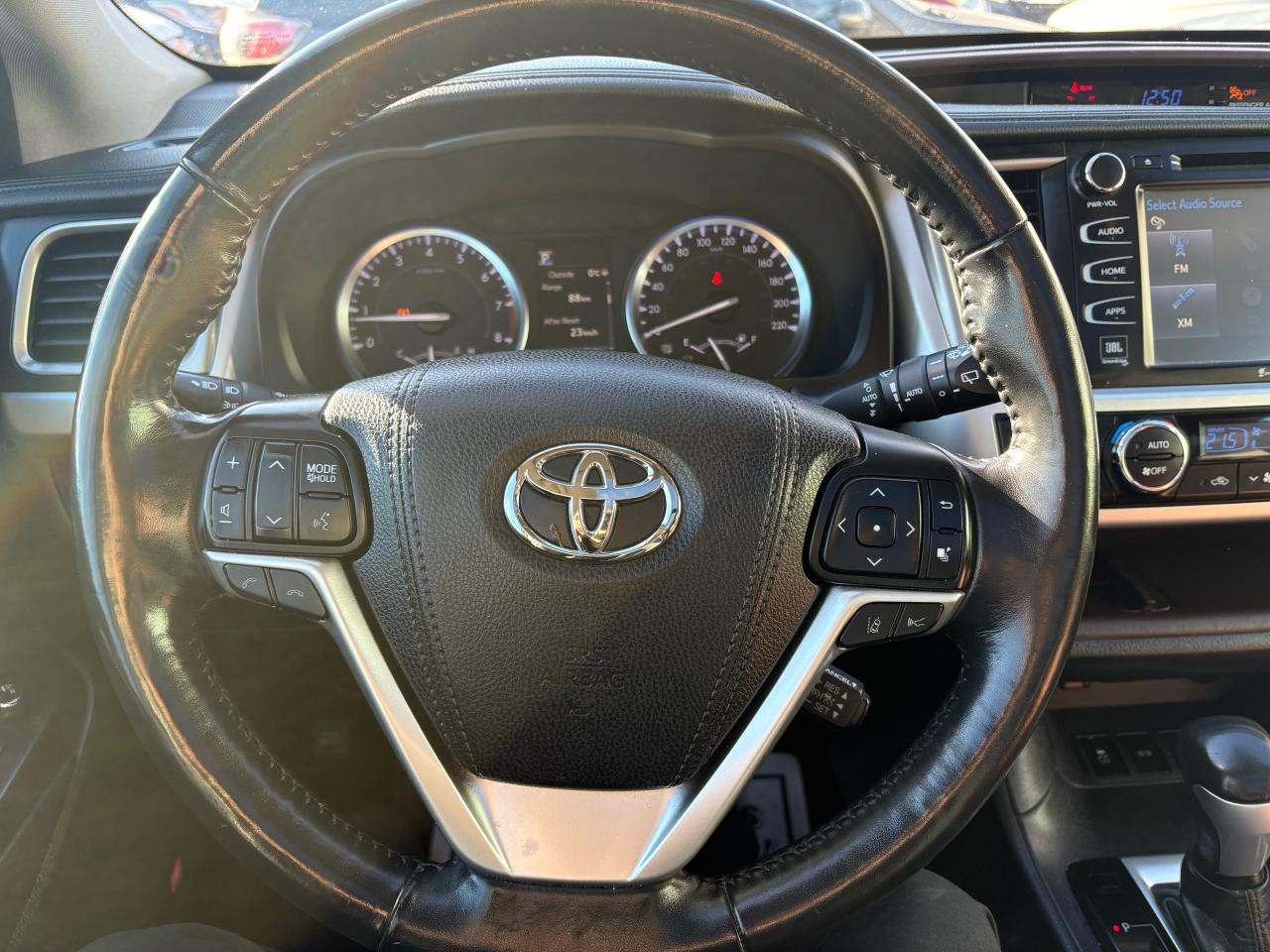 2017 Toyota Highlander LIMITED  - Photo #11