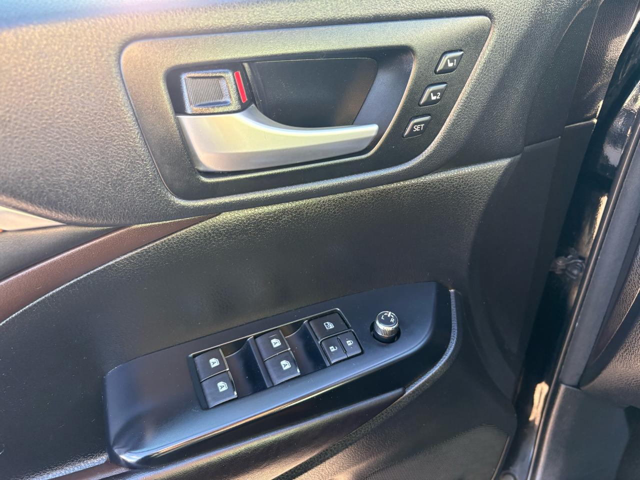 2017 Toyota Highlander LIMITED  - Photo #20