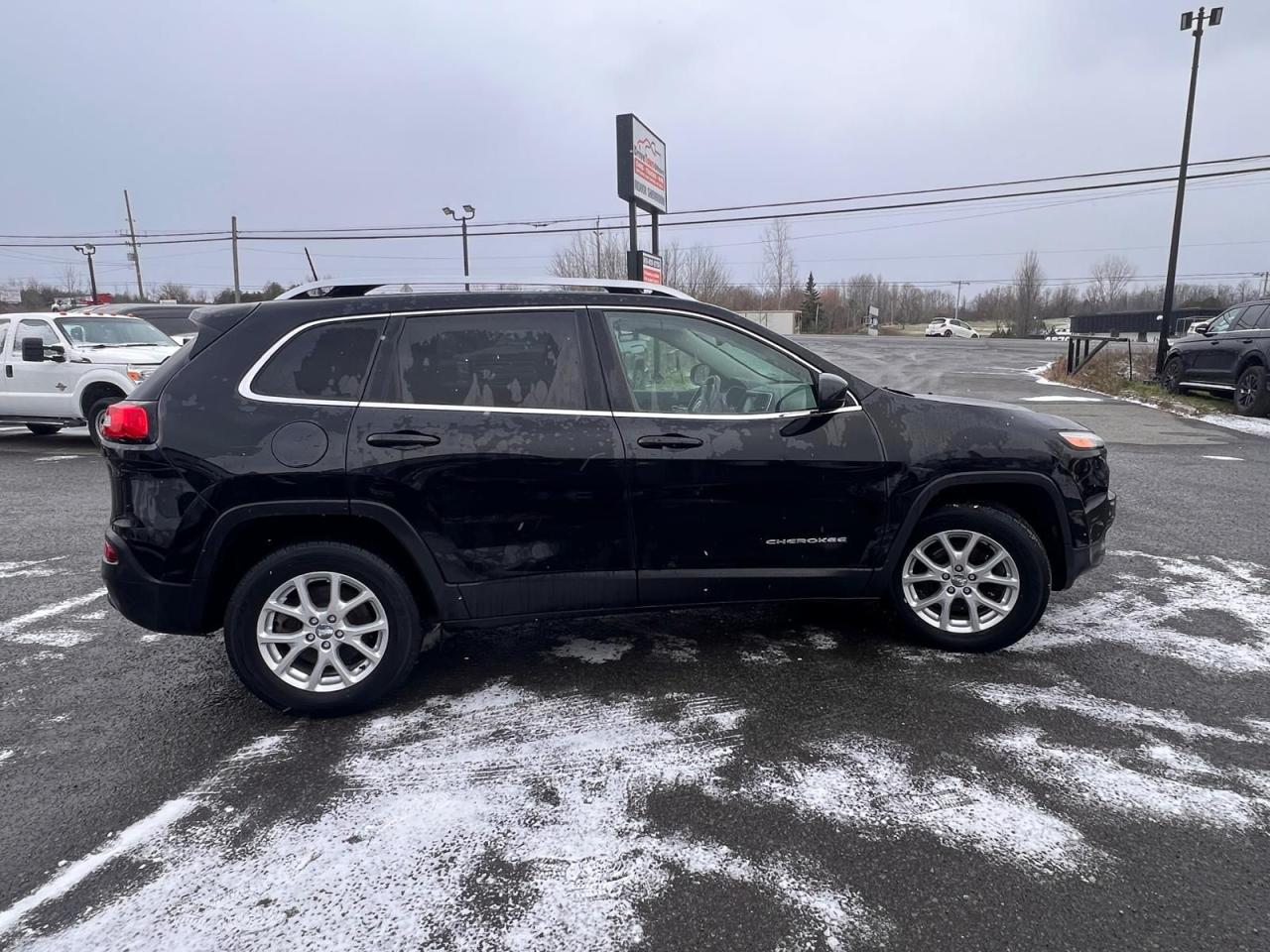 2016 Jeep Cherokee North - Photo #6