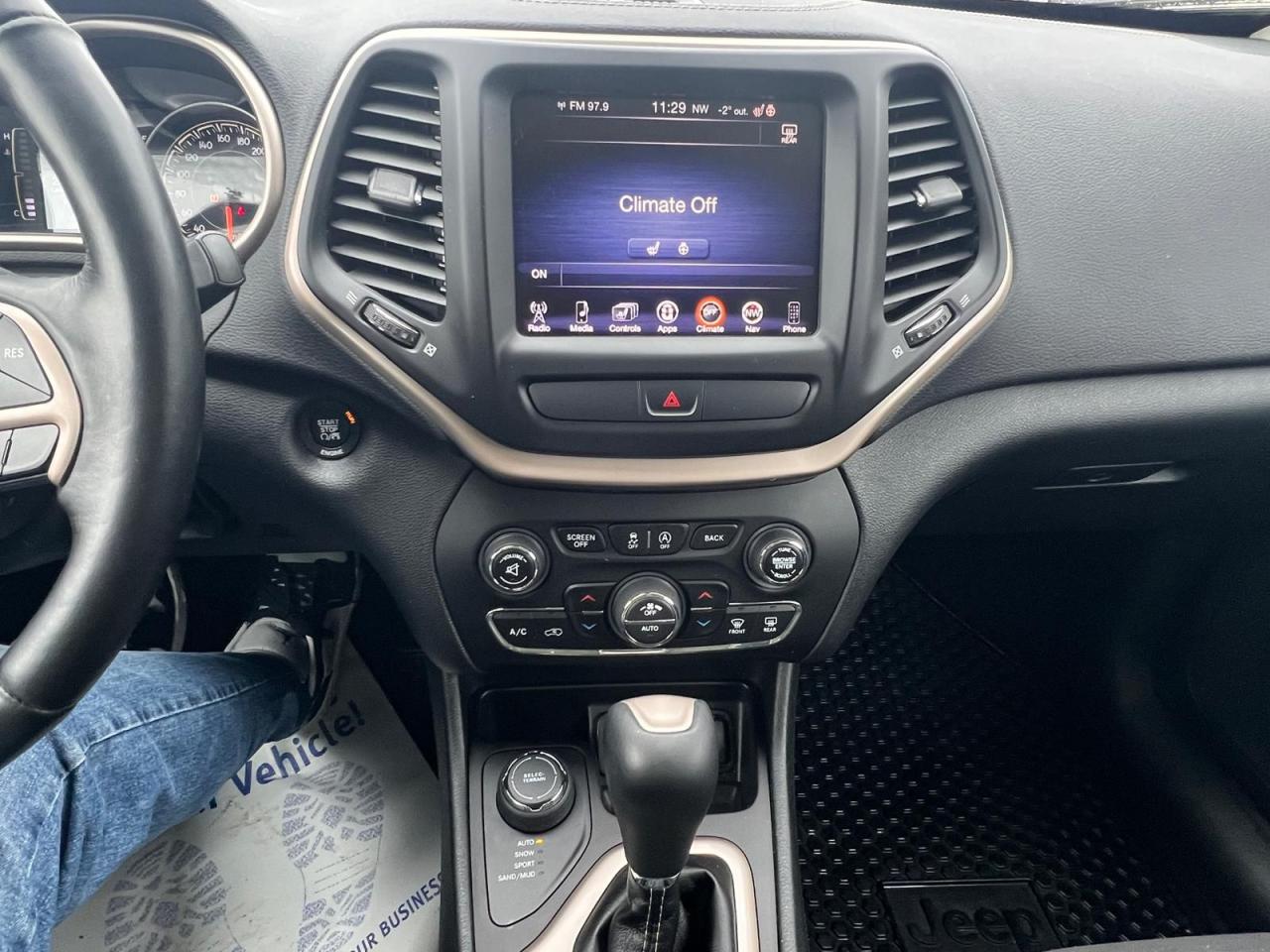 2016 Jeep Cherokee North - Photo #13