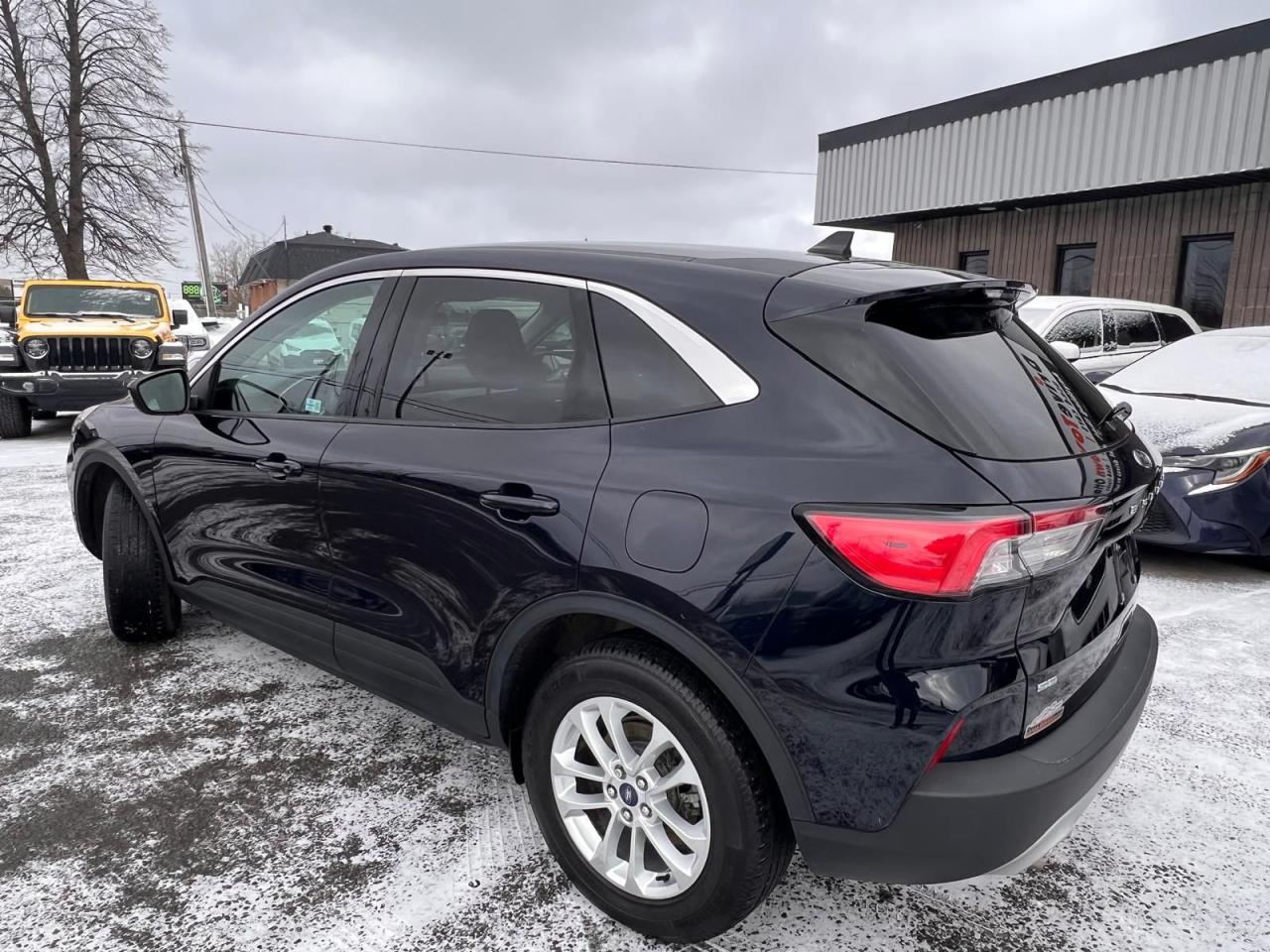 2021 Ford Escape SE AWD Photo2