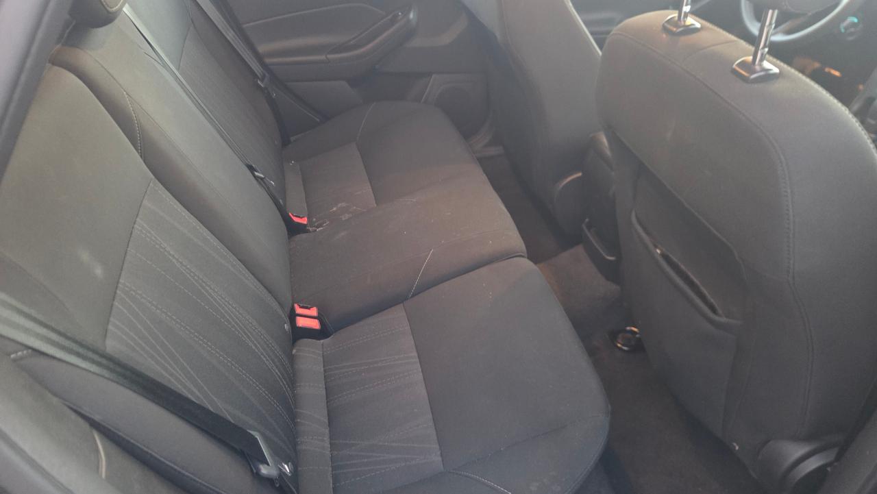 2018 Ford Focus SE Hatch - Photo #9