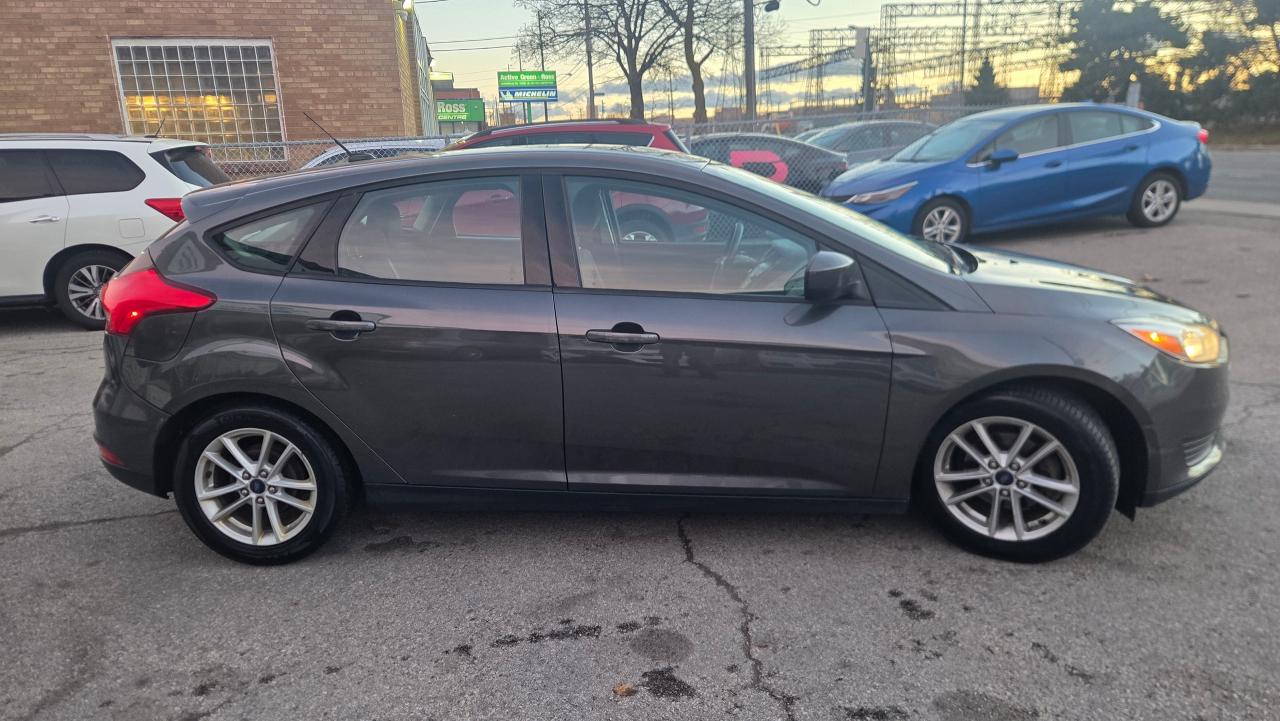 2018 Ford Focus SE Hatch - Photo #5